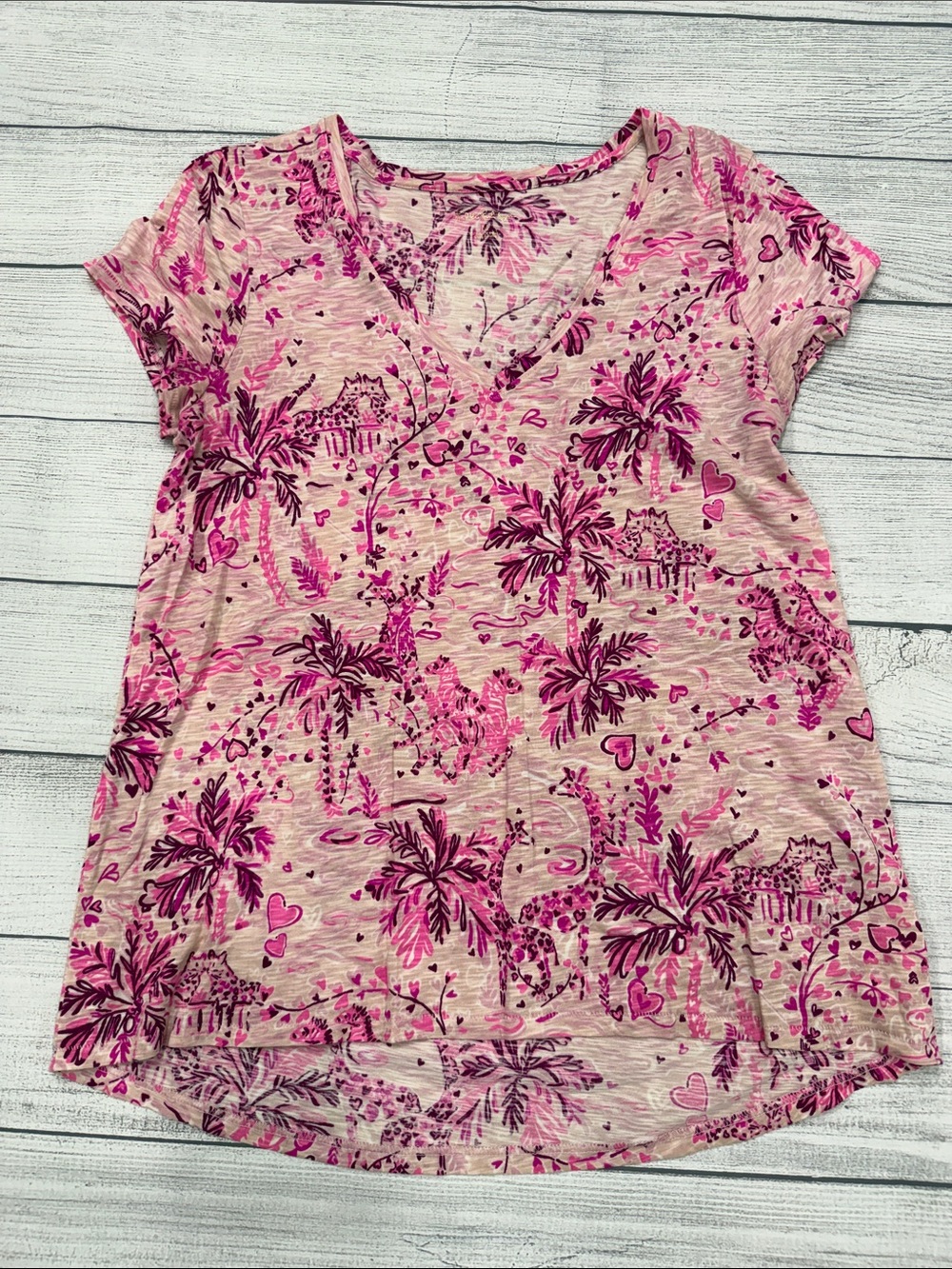 Lilly Pulitzer Pink Resort Print V-Neck Tee Shirt Women's Medium Tropical Top